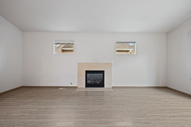 Building Photo - Move in ready! 3 bedroom rambler - Great l...