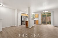 Building Photo - Charming Beaverton Townhouse in Fabulous P...