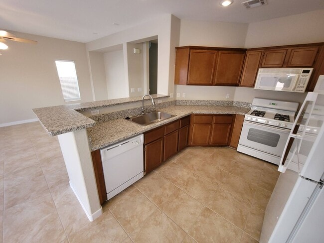 Building Photo - Immaculate 3 Bedroom Home in a Gated Commu...