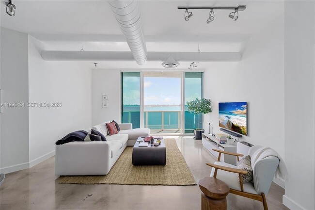 Building Photo - 700 NE 25th St