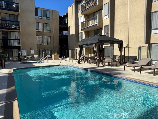 Building Photo - 7320 Hawthorn Ave