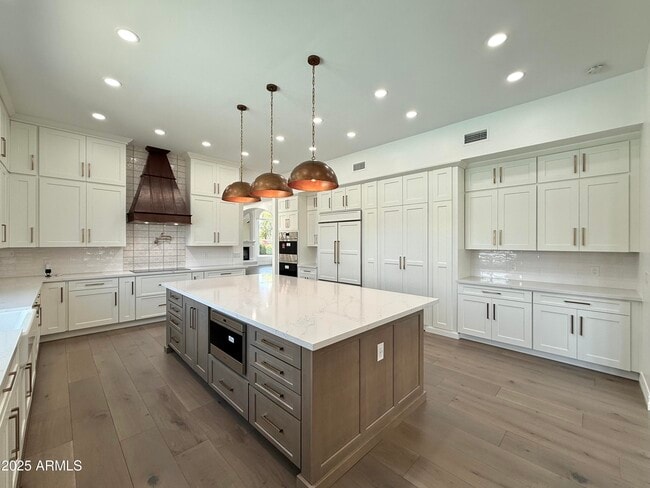 Building Photo - 1523 E Treasure Cove Dr