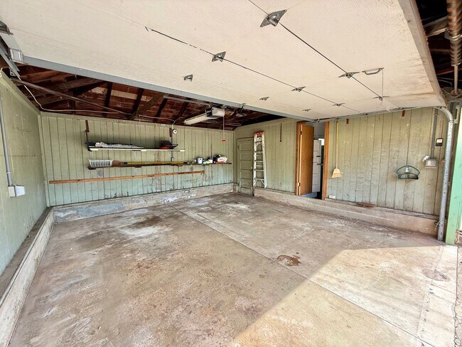 Building Photo - Partially Furnished Spacious 5 Bedroom / 2 Bathroom Home with Ocean View – Sandhills