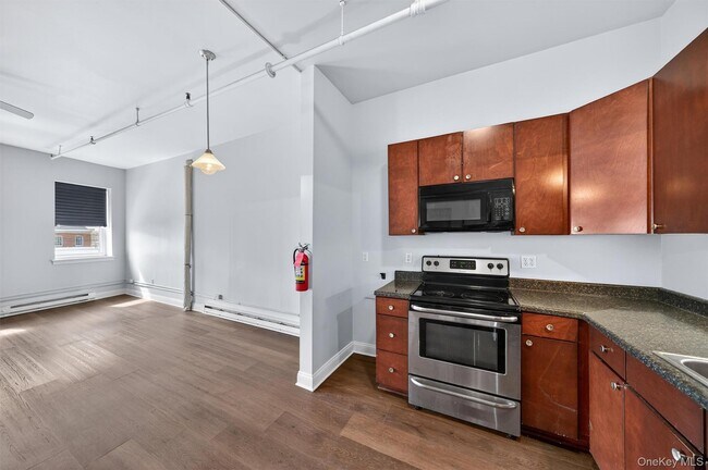 Building Photo - 23 W Main St