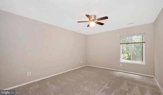 Building Photo - 11305 Commonwealth Dr