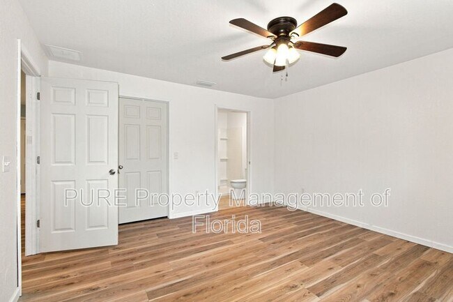Building Photo - 11330 NE 66th Ln