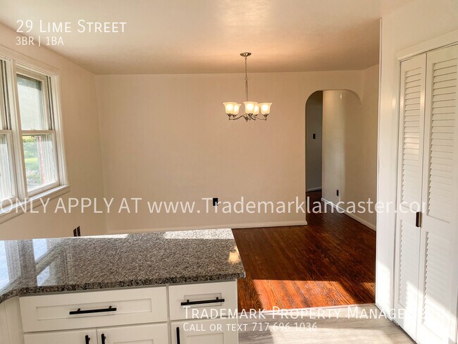 Building Photo - Very Nice Detached Home