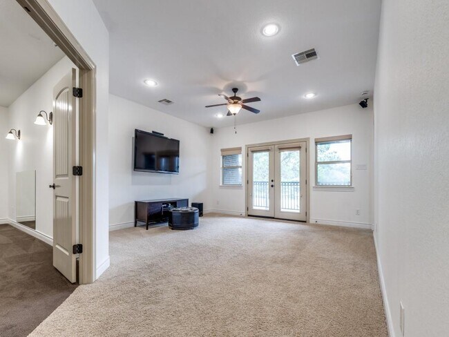 Building Photo - 18619 Duke Lake Dr