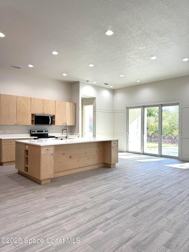 Building Photo - 2811 Edington Dr