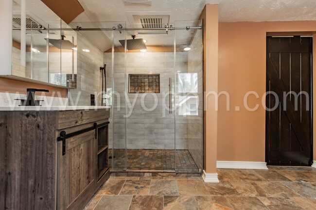 Building Photo - Completely Remodeled! 3 Bedroom / 3 Bathro...