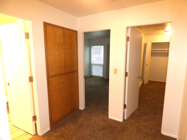 Building Photo - Rent Special: 1/2 Off May's Rent!! - Downstairs 2 Bedroom Unit
