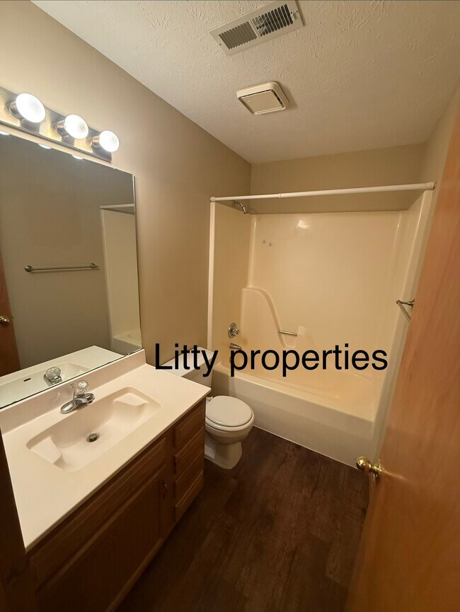 Building Photo - 1505 Stonebrook Ct