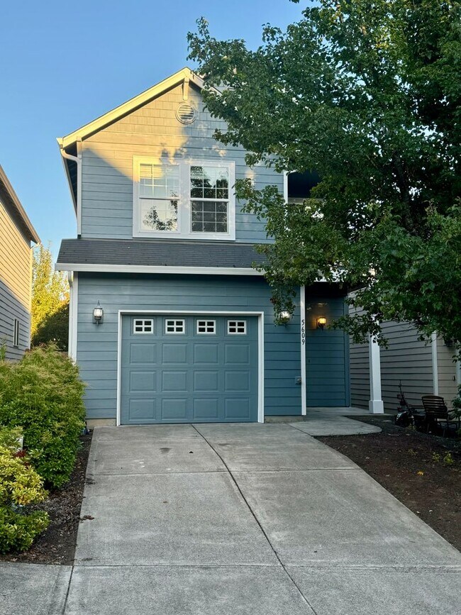 Building Photo - MOVE IN SPECIAL!! Beautifully Remodeled Ho...