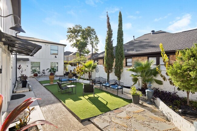 Building Photo - 2620 Arbor St