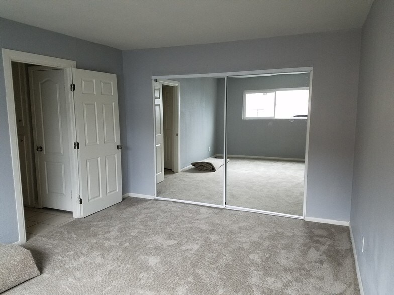 Building Photo - 8930 Edgemoor Dr