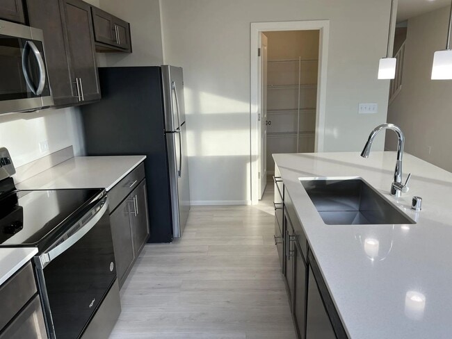 Building Photo - Enormous Two-Story Home- Available January 9th