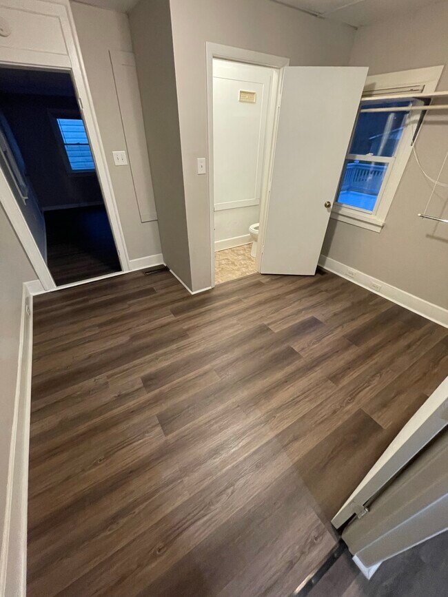 dressing room in master suite - 2310 Old Berwick Rd