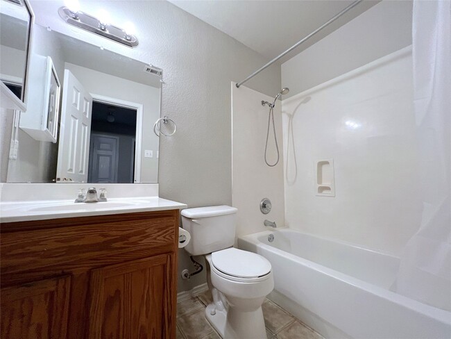 Building Photo - 102 Wren Cove