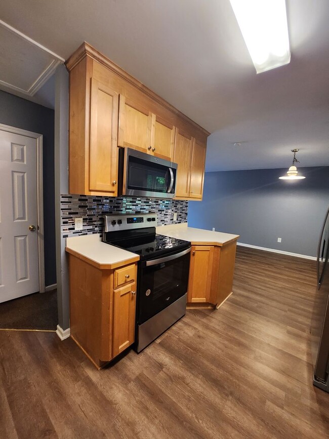 Building Photo - Cute duplex in Belmont-