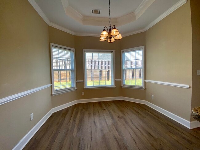 Building Photo - 4858 Somerset Dr