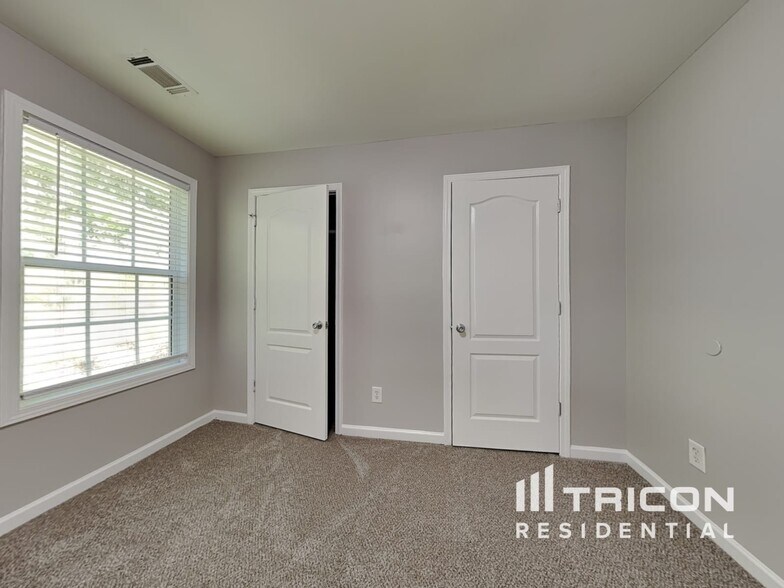 Building Photo - 3540 Stoney Creek Way