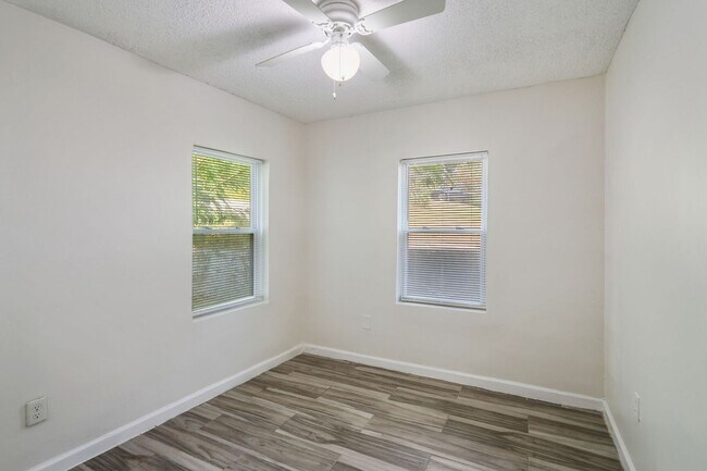 Building Photo - 619 Oliver St NW