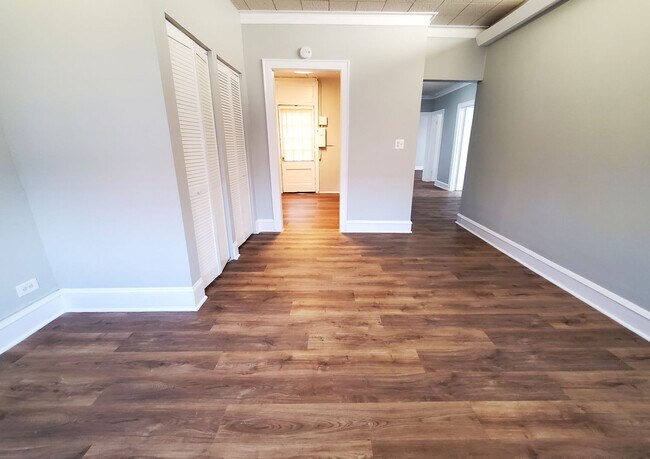 Building Photo - 695 Vernon Ave