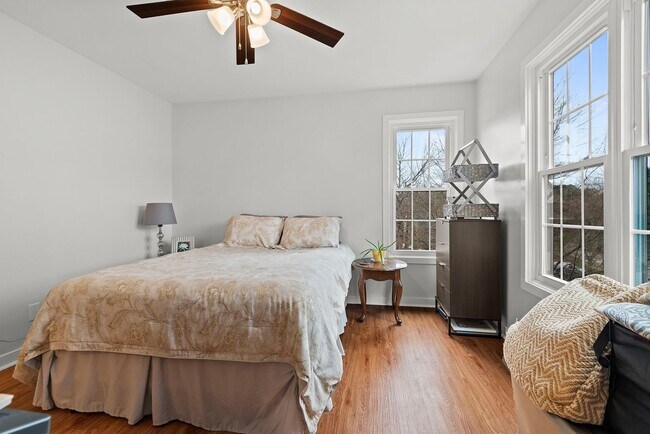 Building Photo - Adorable Upgraded Condo Available Soon!