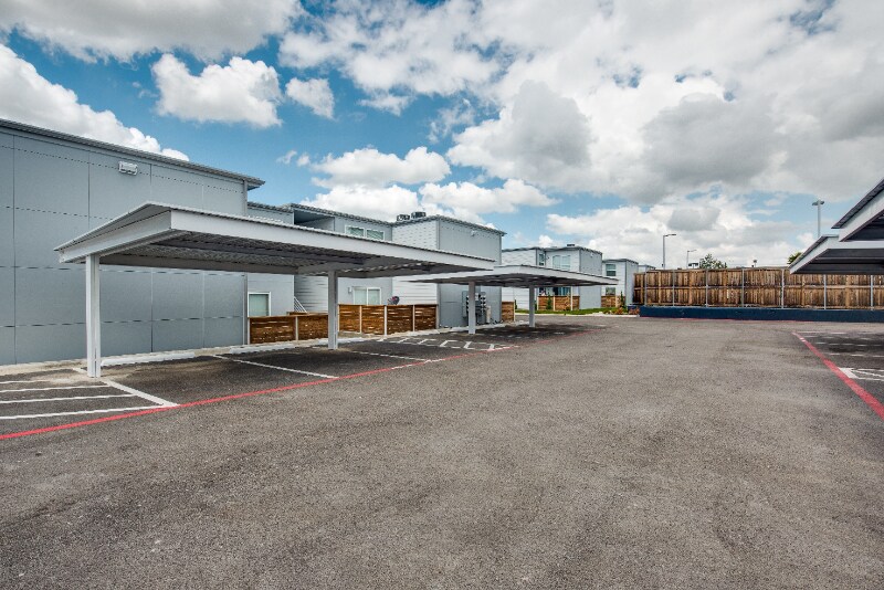 Building Photo - 3328 Cedarplaza Ln