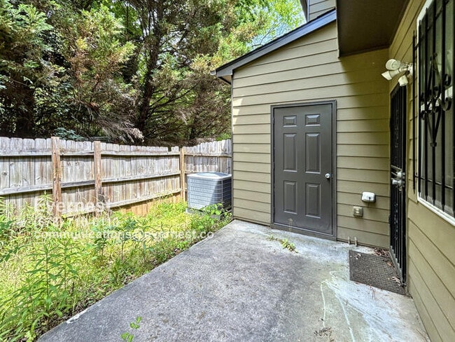 Building Photo - 1406 Bayrose Cir