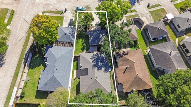 Building Photo - 16106 New Field Dr