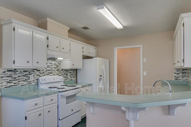 Building Photo - 207 Taylor Cir