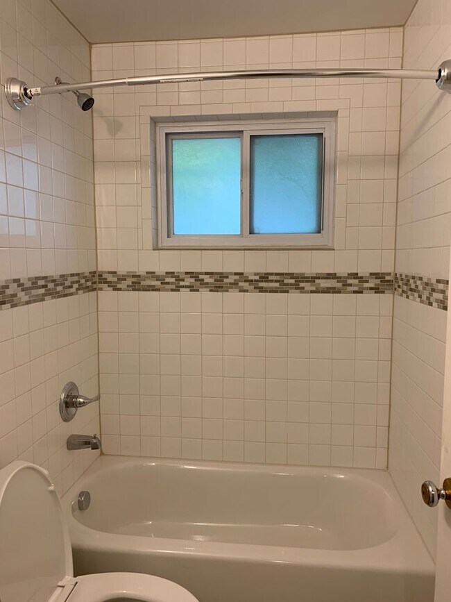 Building Photo - 4BD/2BA Table Mesa Home - Close to everything