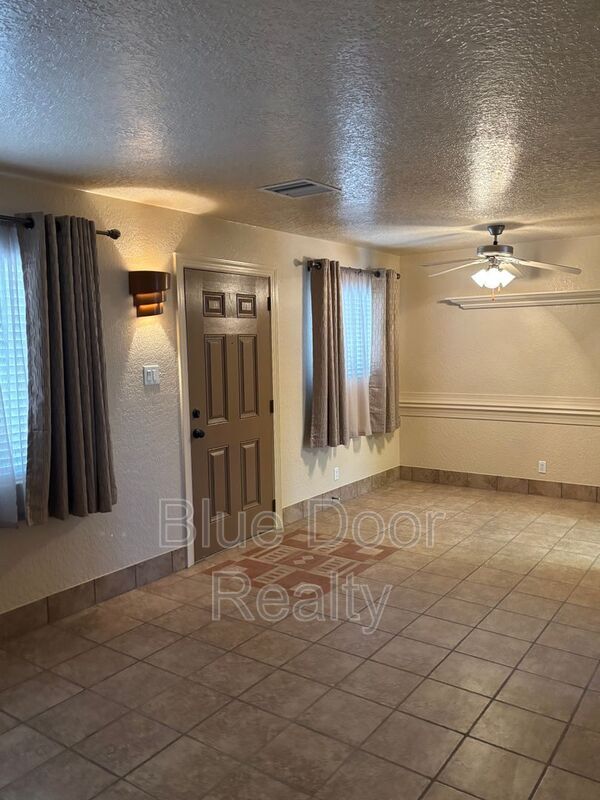 Building Photo - 801 Ortiz Dr SE