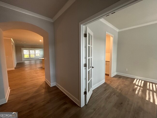 Building Photo - 450 Bandon Wy