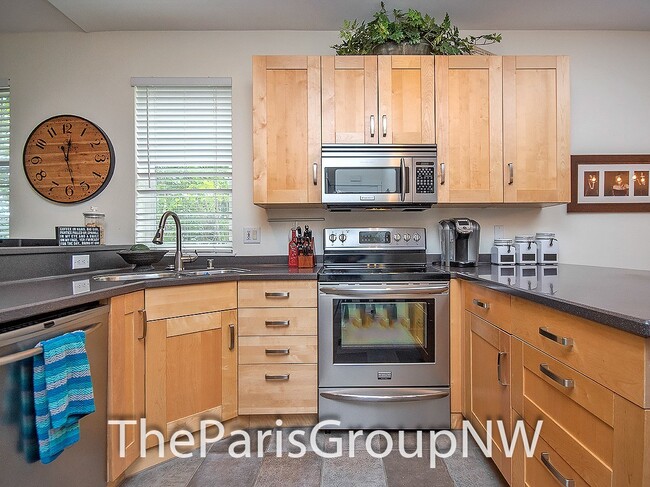 Building Photo - Exceptional Kirkland TH – Gorgeous Upgrade...