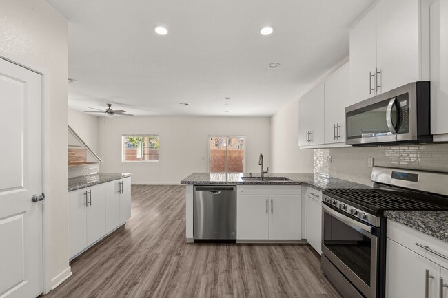 Building Photo - Beautiful Home in Hyde Park Community