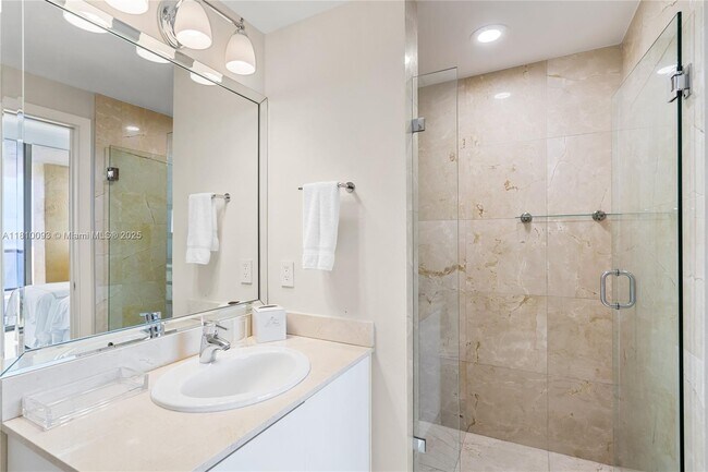 Building Photo - 16275 Collins Ave