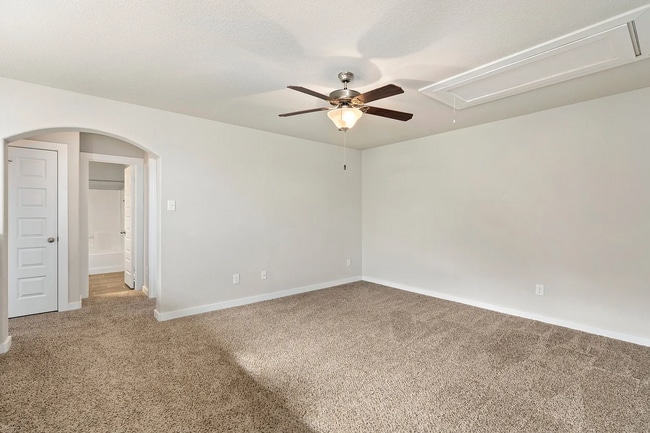 Building Photo - Creekside Curve