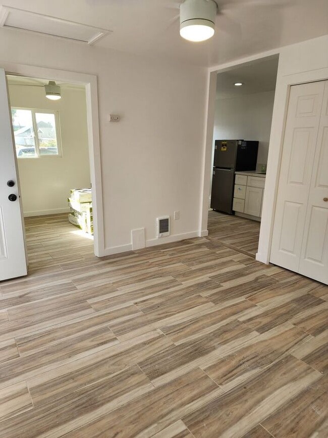 Building Photo - Cute Cottage- 1BR/1BA-Close to Downtown