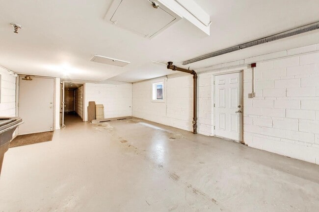 Building Photo - 2722 Central St