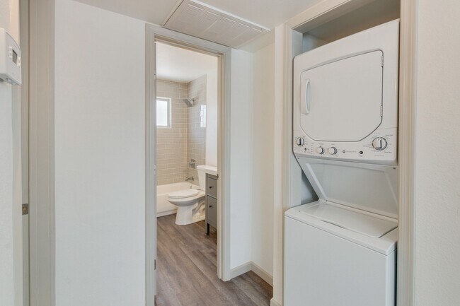 Building Photo - $0 First Month Rent! Remodeled 2 Bed Casita w/ Private Patio, W/D & Pool