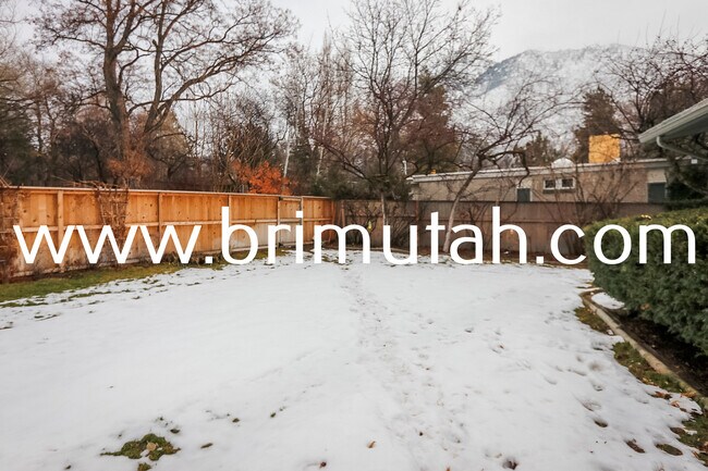 Building Photo - 4717 Naniloa Dr