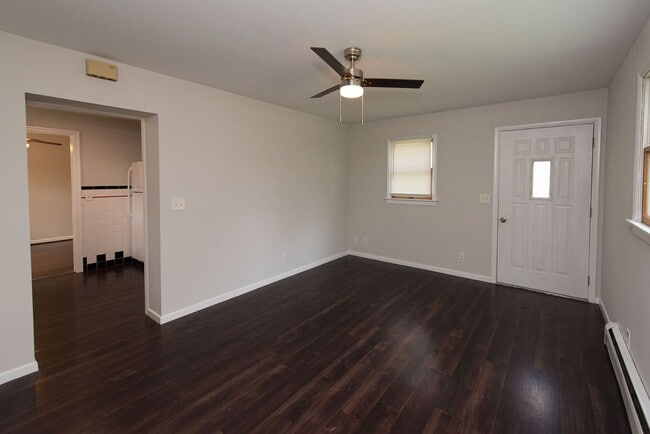 Building Photo - Extra Spacious Top Unit Duplex