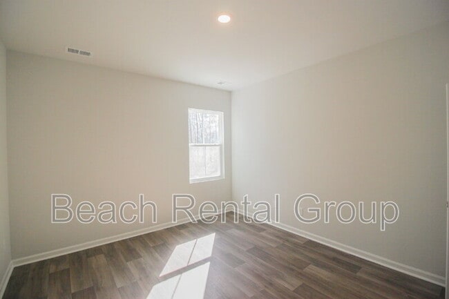 Building Photo - 1382 Speedway St