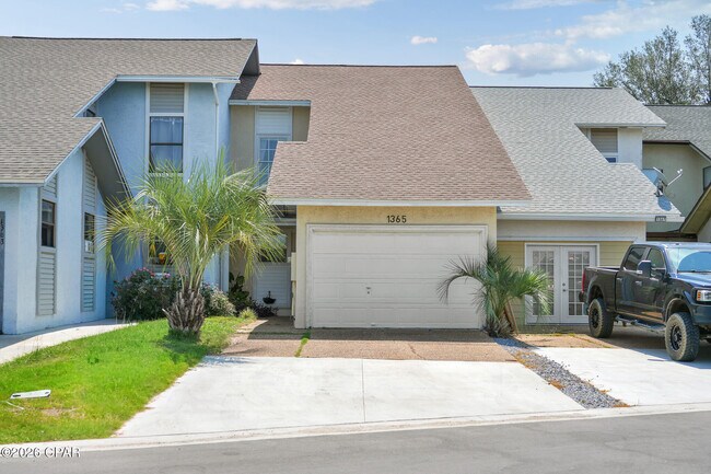 Building Photo - 1365 Capri Dr