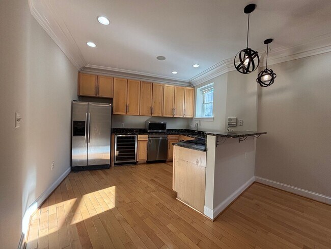 Building Photo - Executive Row Home In NW DC with Designer Finishes
