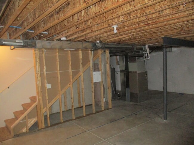 Building Photo - Beautiful 3 bedroom, 2.5 bath 2 story home...