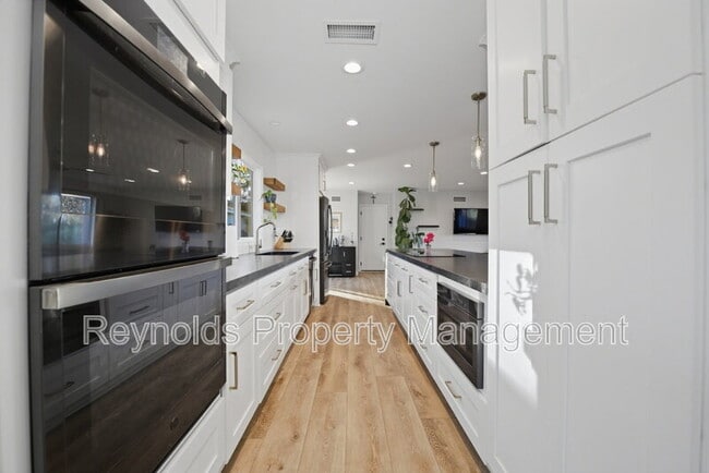 Building Photo - 1953 Granite Hills Dr