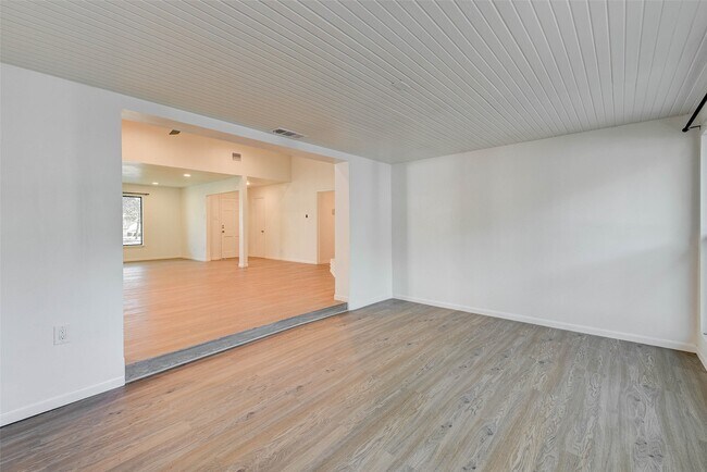Building Photo - 5655 Wigton Dr